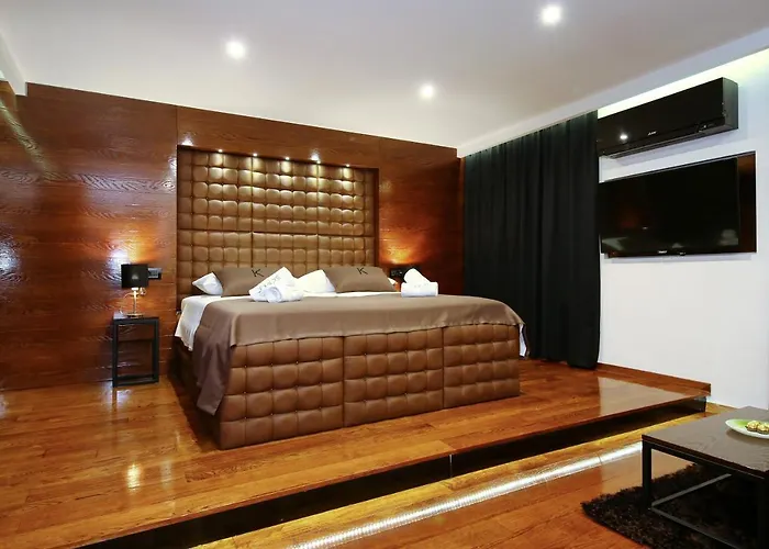 Deluxe Dino & アパート