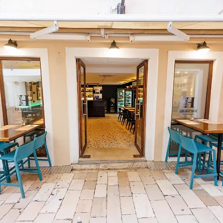 Deluxe Dino Апартаменти